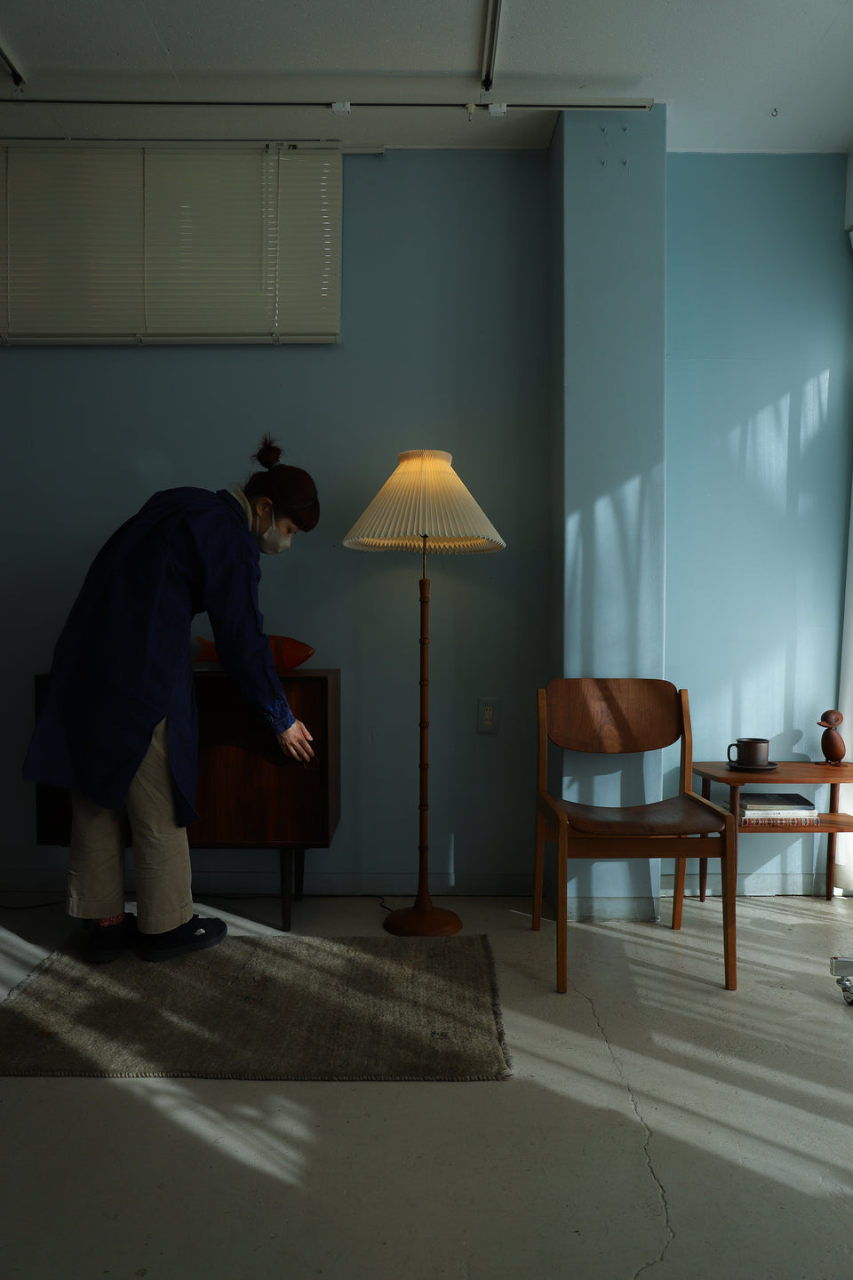Danish Vintage Teakwood Floor Stand with LE KLINT Shade/デンマークヴィンテージ フロアスタンド チーク材 レクリント 間接照明 北欧インテリア