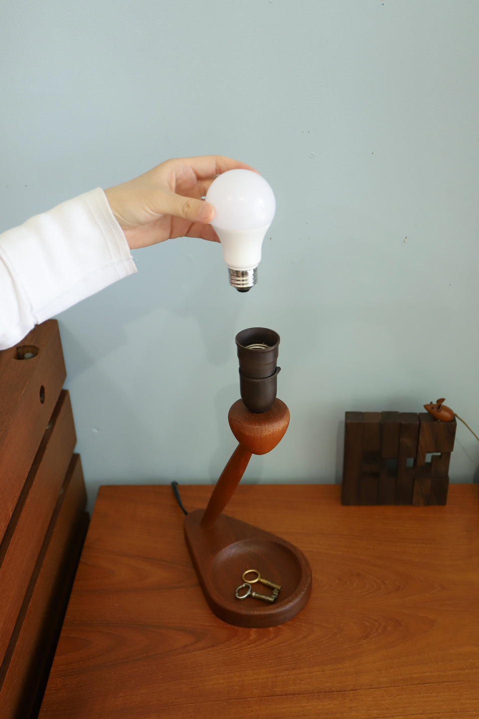 Danish Vintage Teakwood Table Lamp with Tray/デンマークヴィンテージ テーブルランプ トレイ付き チーク材