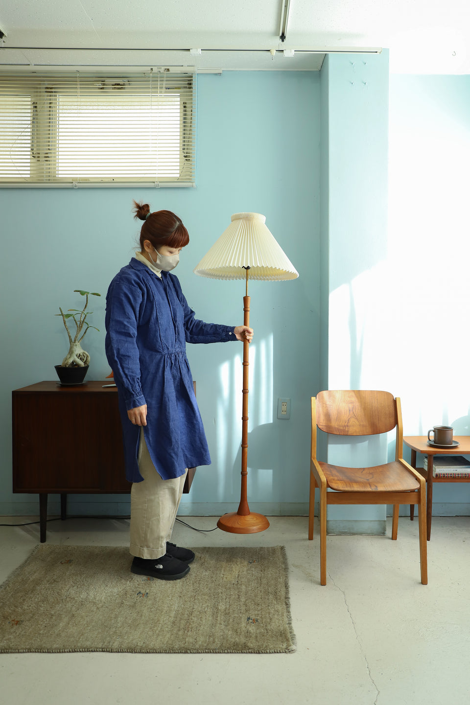 Danish Vintage Teakwood Floor Stand with LE KLINT Shade/デンマークヴィンテージ フロアスタンド チーク材 レクリント 間接照明 北欧インテリア