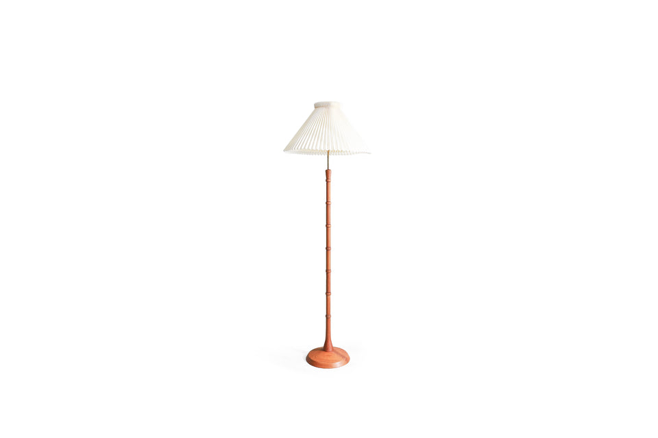 Danish Vintage Teakwood Floor Stand with LE KLINT Shade/デンマークヴィンテージ フロアスタンド チーク材 レクリント 間接照明 北欧インテリア