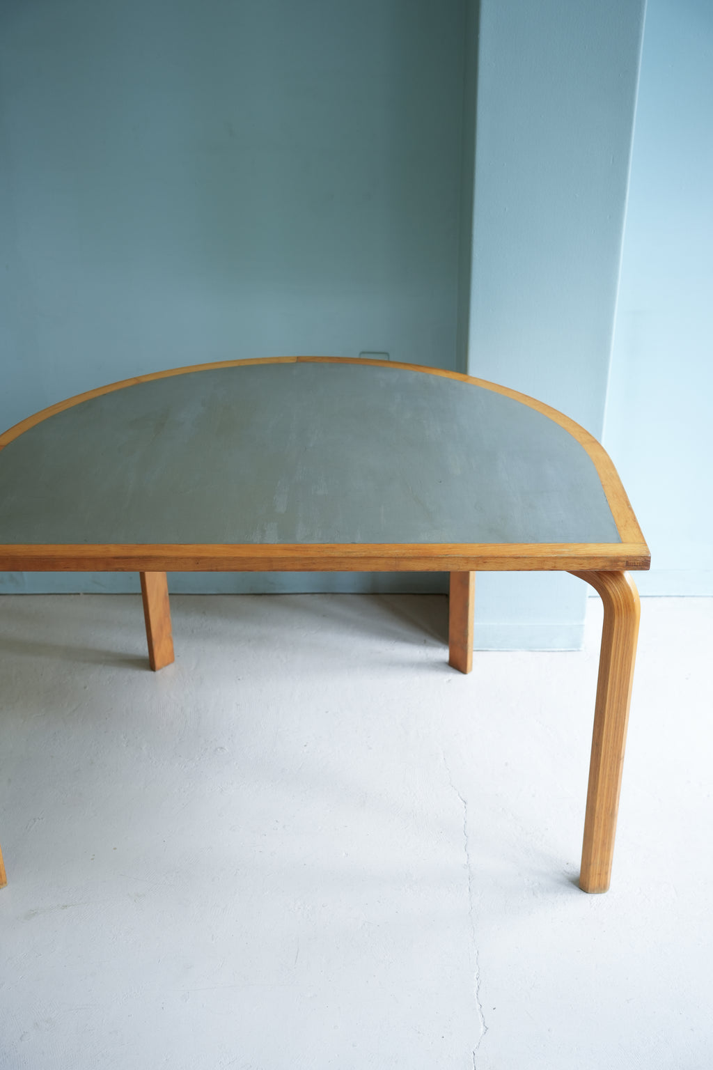 22Farstrup_Table_Half_Round_Ta