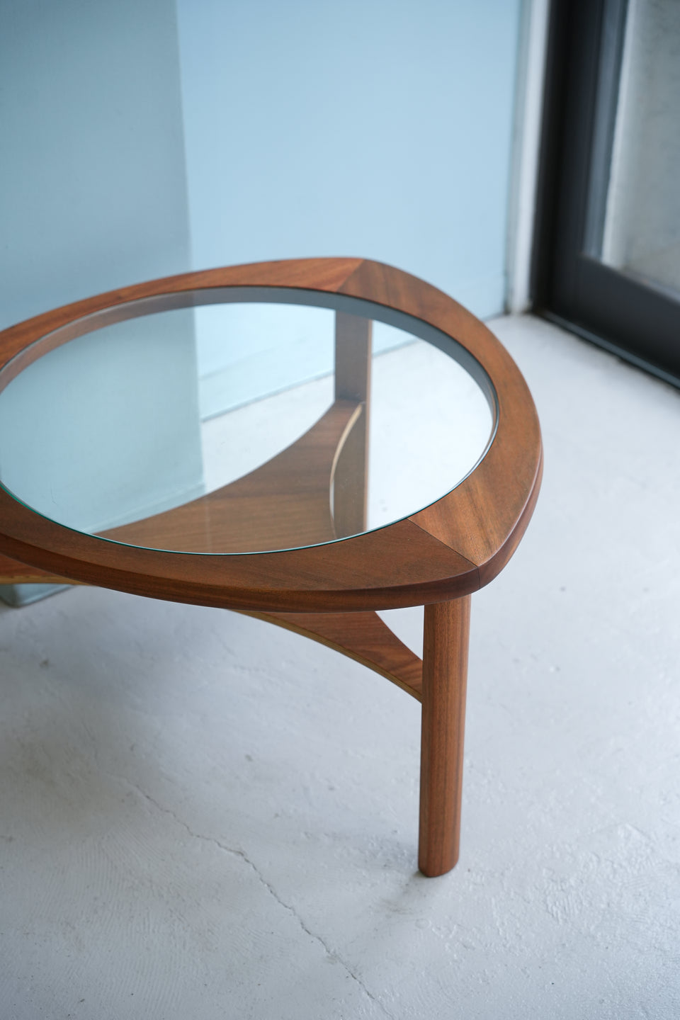 UK Vintage Glass Top Triangle Coffee Table/イギリスヴィンテージ ガラストップ トライアングル コーヒーテーブル