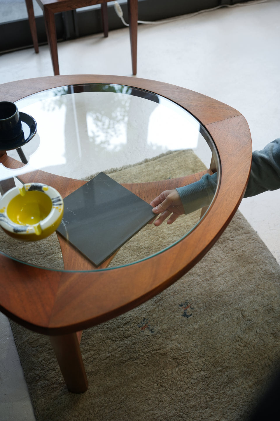 UK Vintage Glass Top Triangle Coffee Table/イギリスヴィンテージ ガラストップ トライアングル コーヒーテーブル