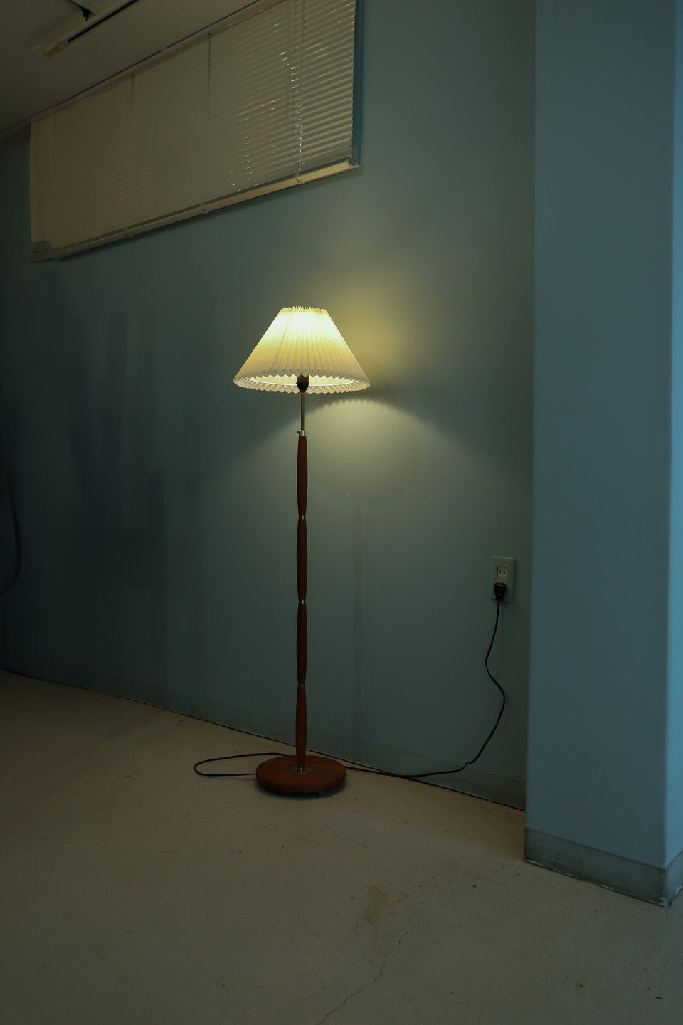 Danish Vintage Floor Stand Light Teakwood/デンマークヴィンテージ フロアスタンドライト 間接照明 チーク材 北欧インテリア