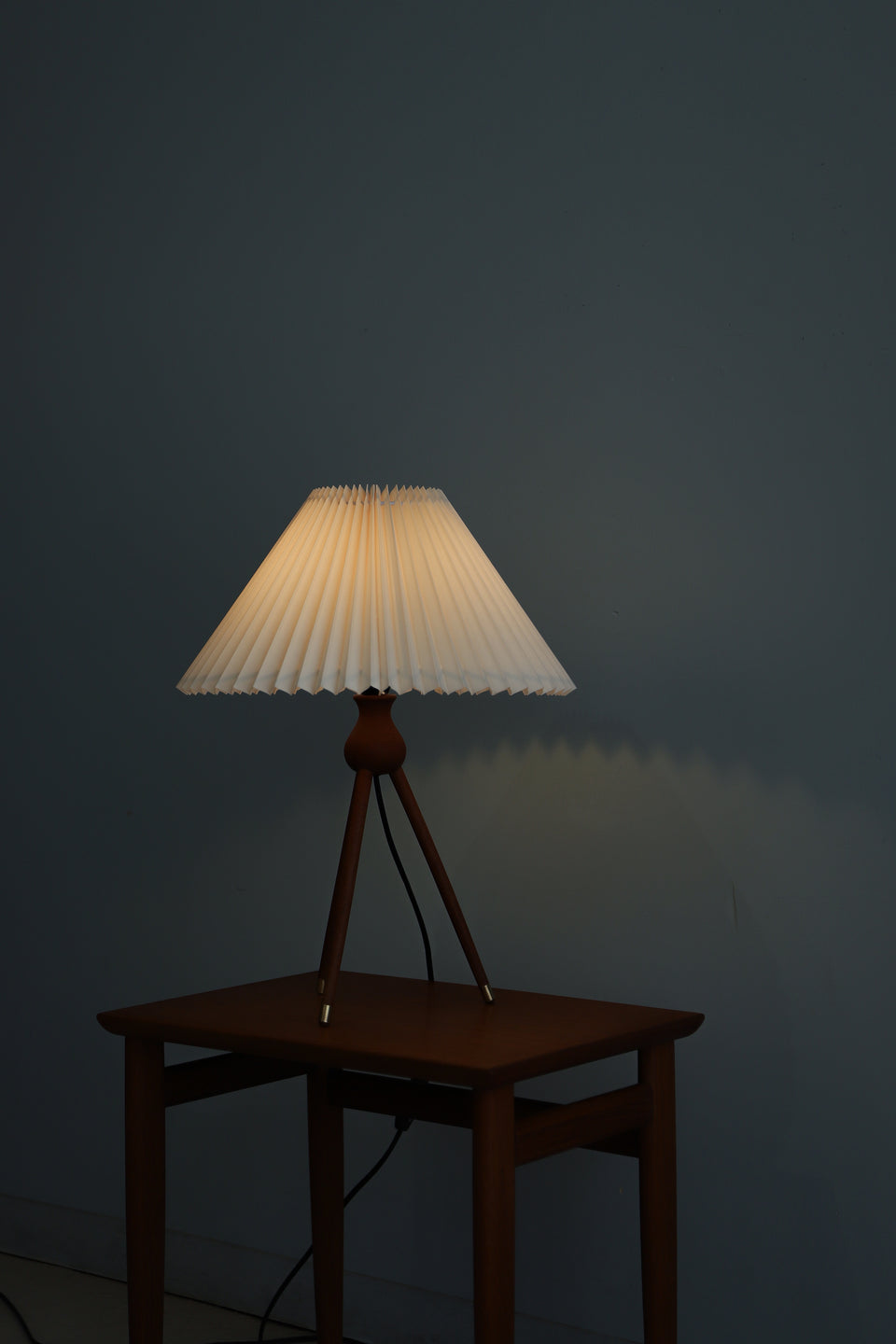 Danish Vintage Tripod Table Lamp Teakwood/デンマークヴィンテージ テーブルランプ チーク材 間接照明 北欧インテリア