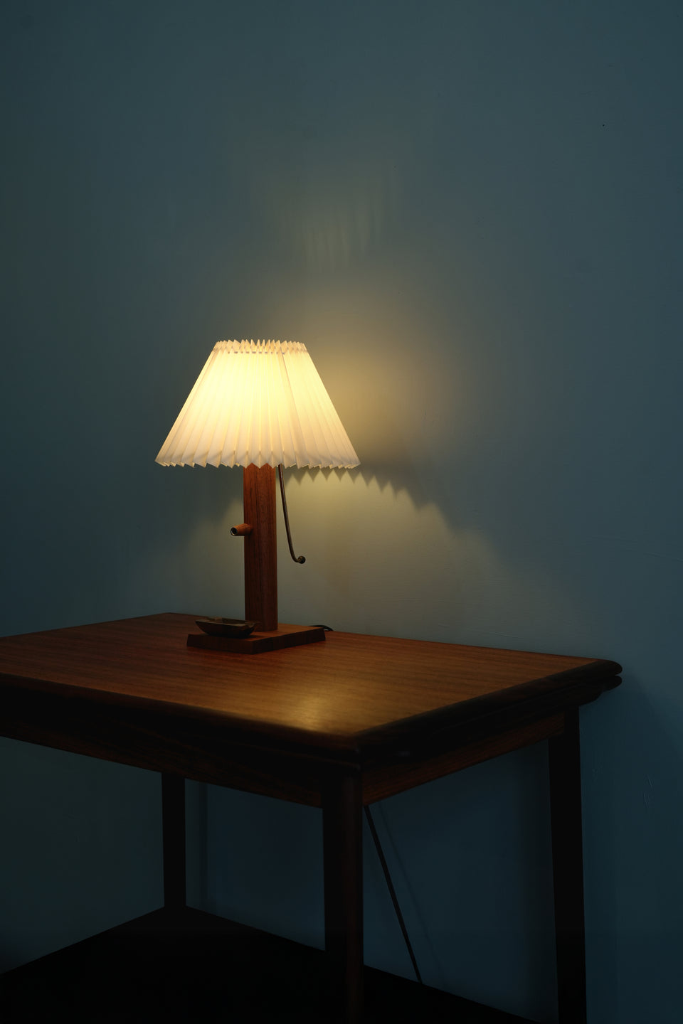Danish Vintage Teak Table Lamp with Tray/デンマークヴィンテージ テーブルランプ チーク材 トレイ付き 照明 北欧インテリア