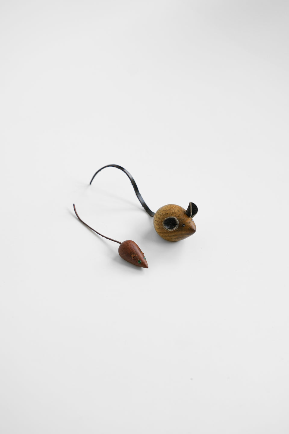 Danish Vintage Wooden Small Mouse/デンマークヴィンテージ 小さなネズミのオブジェ 木製 北欧インテリア