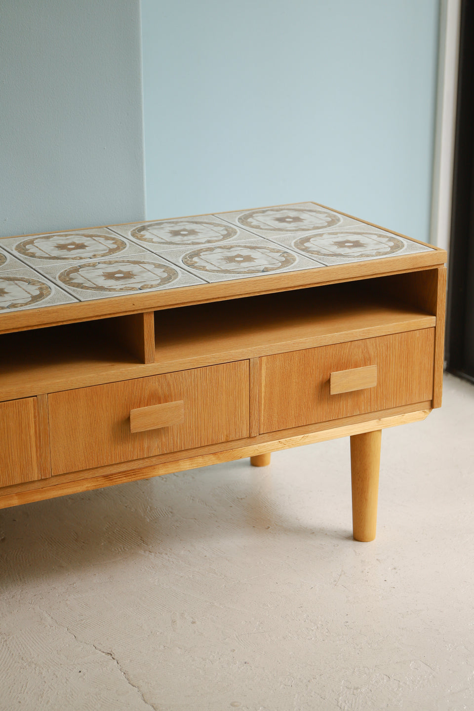 Danish Vintage Tile Top Oakwood Low Board/デンマークヴィンテージ タイルトップ ローボード チェスト オーク材 北欧家具