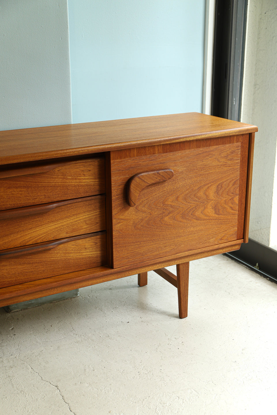 UK Vintage Side Board with Boomerang Handle/イギリスヴィンテージ サイドボード ミッドセンチュリー