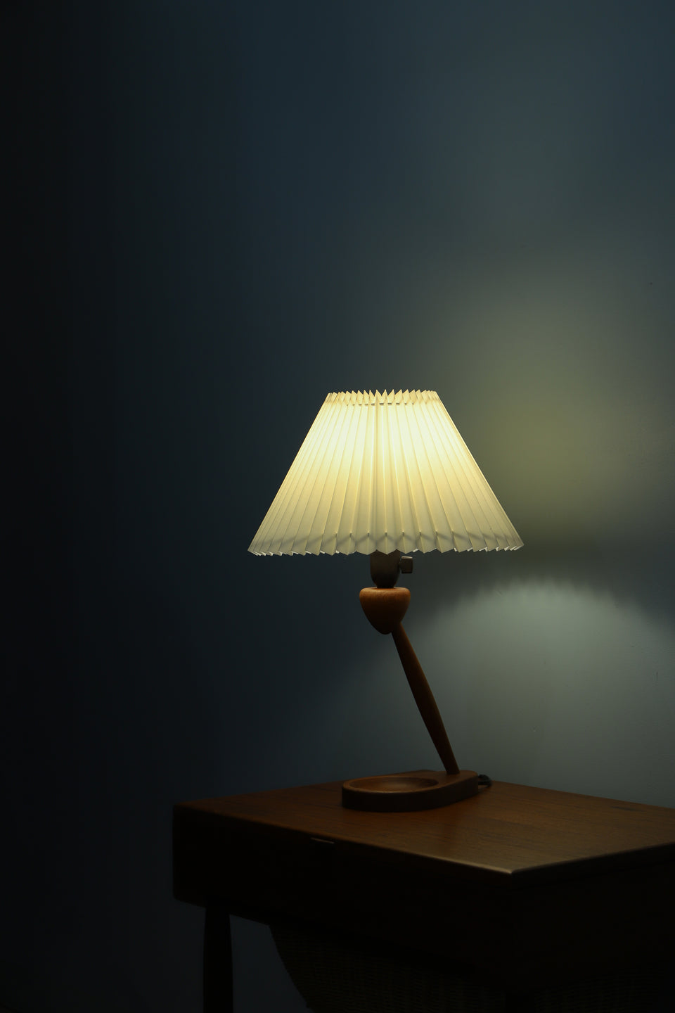 Danish Vintage Teakwood Table Lamp with Tray/デンマークヴィンテージ テーブルランプ トレイ付き チーク材