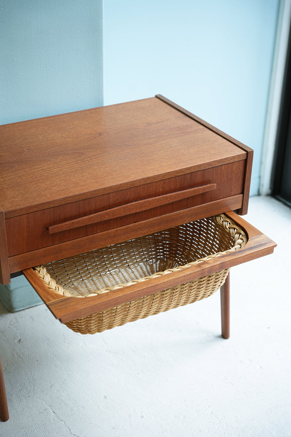 Danish Vintage Sewing Table with Rattan Basket/デンマークヴィンテージ ソーイングテーブル サイドテーブル 北欧家具