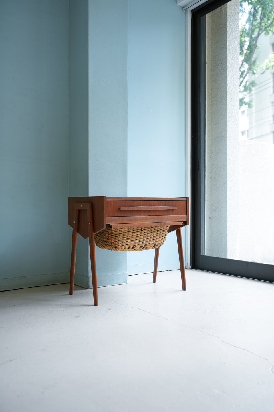 Danish Vintage Sewing Table with Rattan Basket/デンマークヴィンテージ ソーイングテーブル サイドテーブル 北欧家具