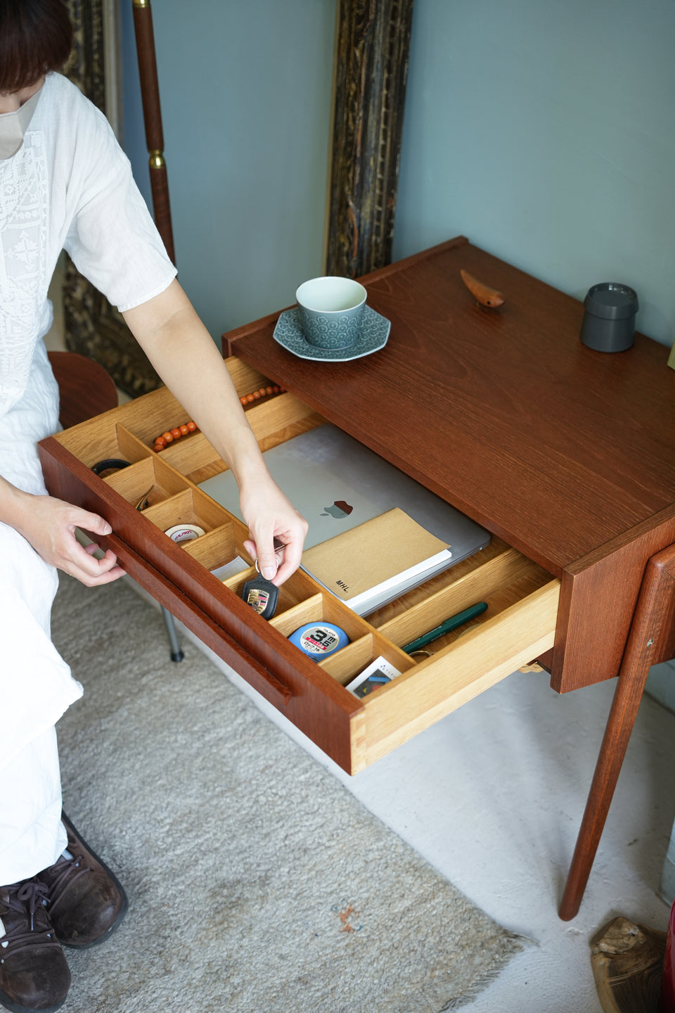 Danish Vintage Sewing Table with Rattan Basket/デンマークヴィンテージ ソーイングテーブル サイドテーブル 北欧家具