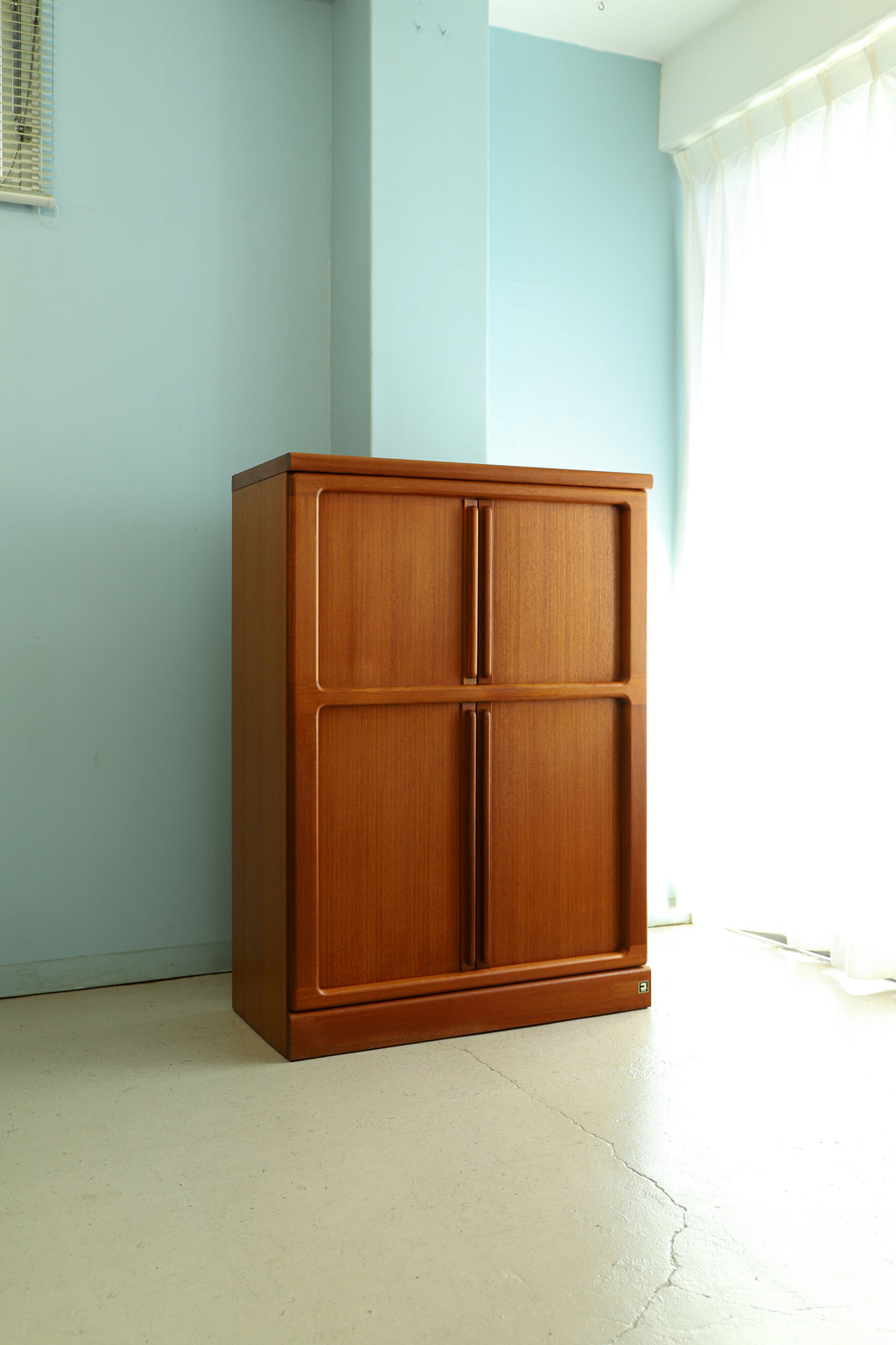 3JapaneseVintageDrinkCabinet_1