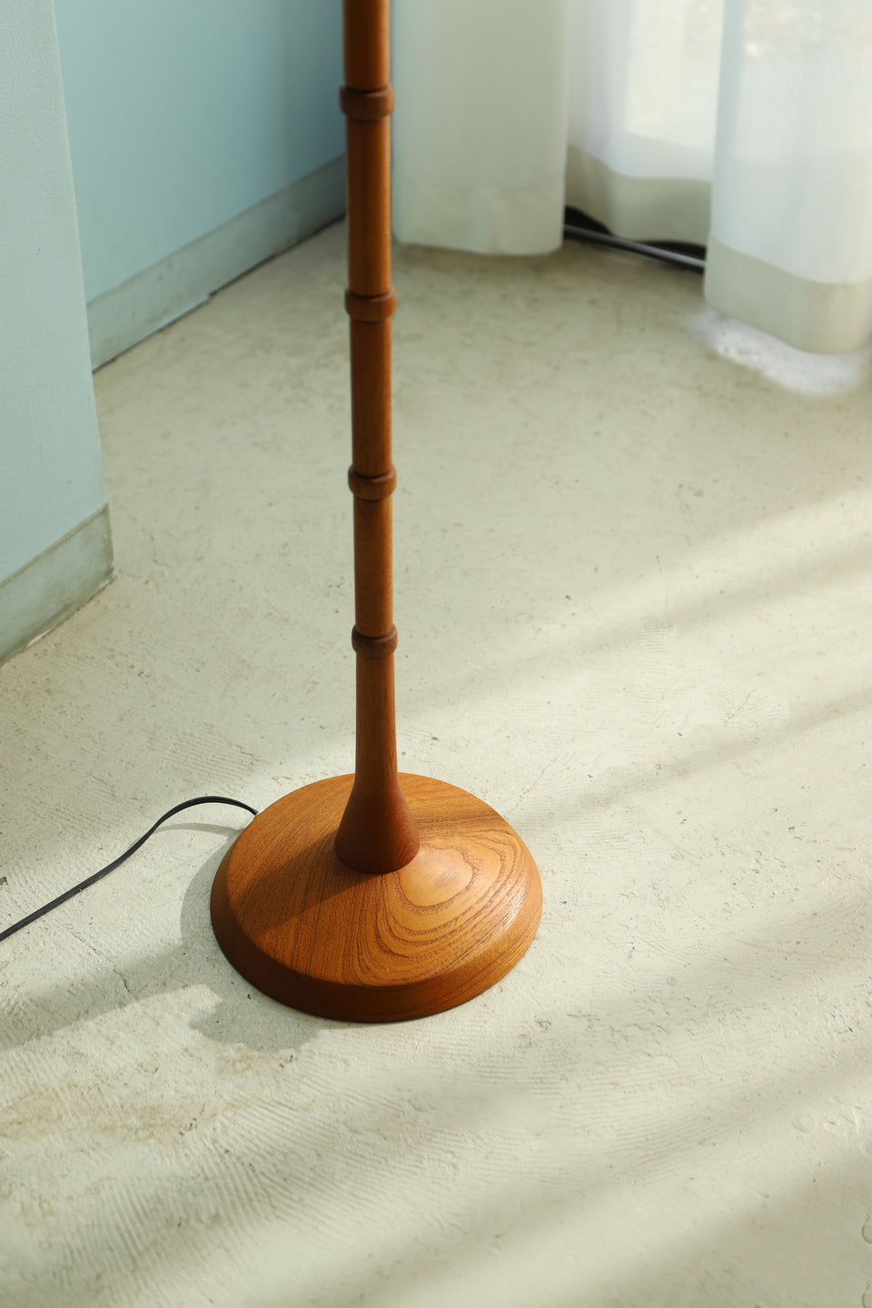 Danish Vintage Teakwood Floor Stand with LE KLINT Shade/デンマークヴィンテージ フロアスタンド チーク材 レクリント 間接照明 北欧インテリア