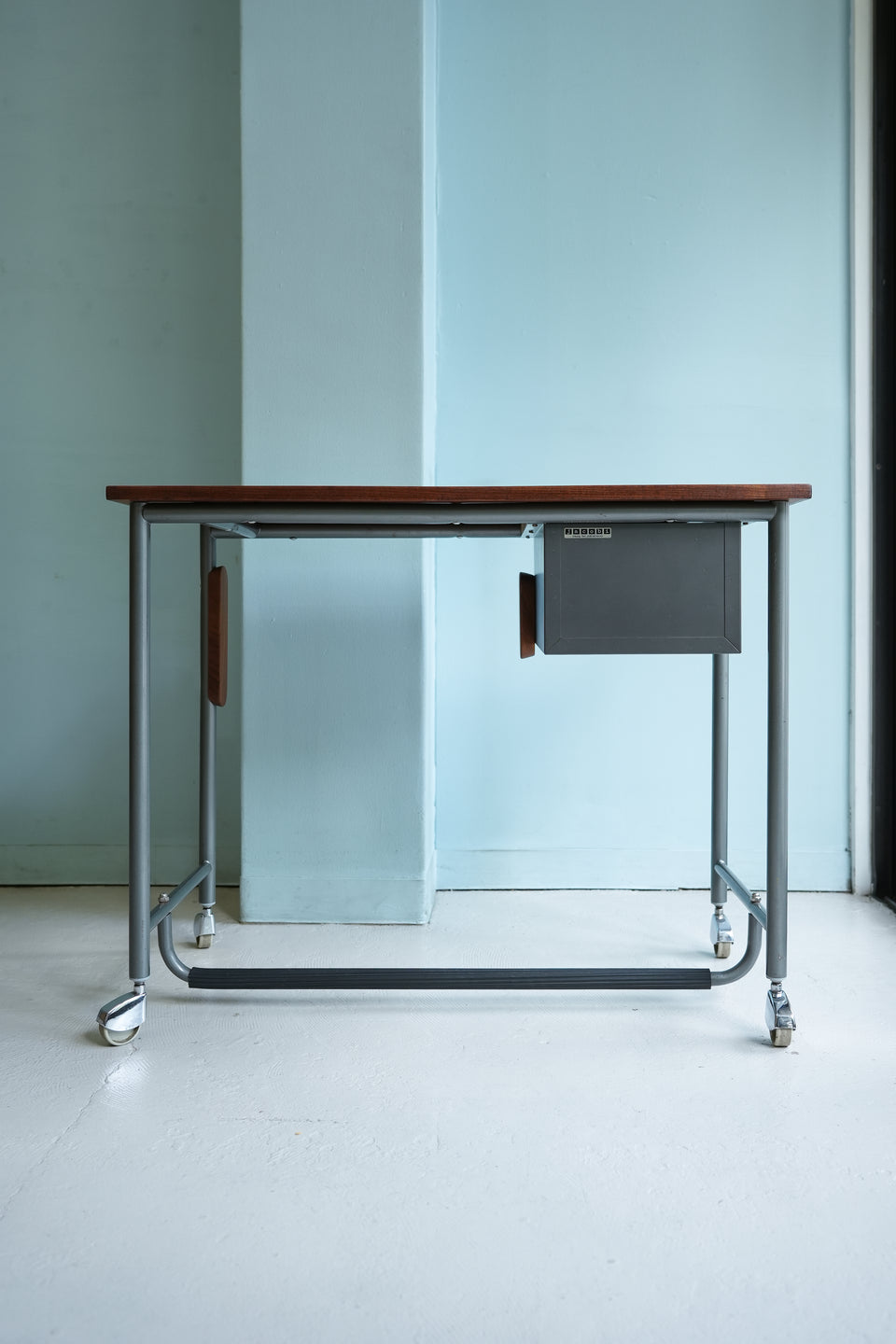 Danish Vintage Small Desk with Caster/デンマークヴィンテージ スモールデスク キャスター付 北欧家具