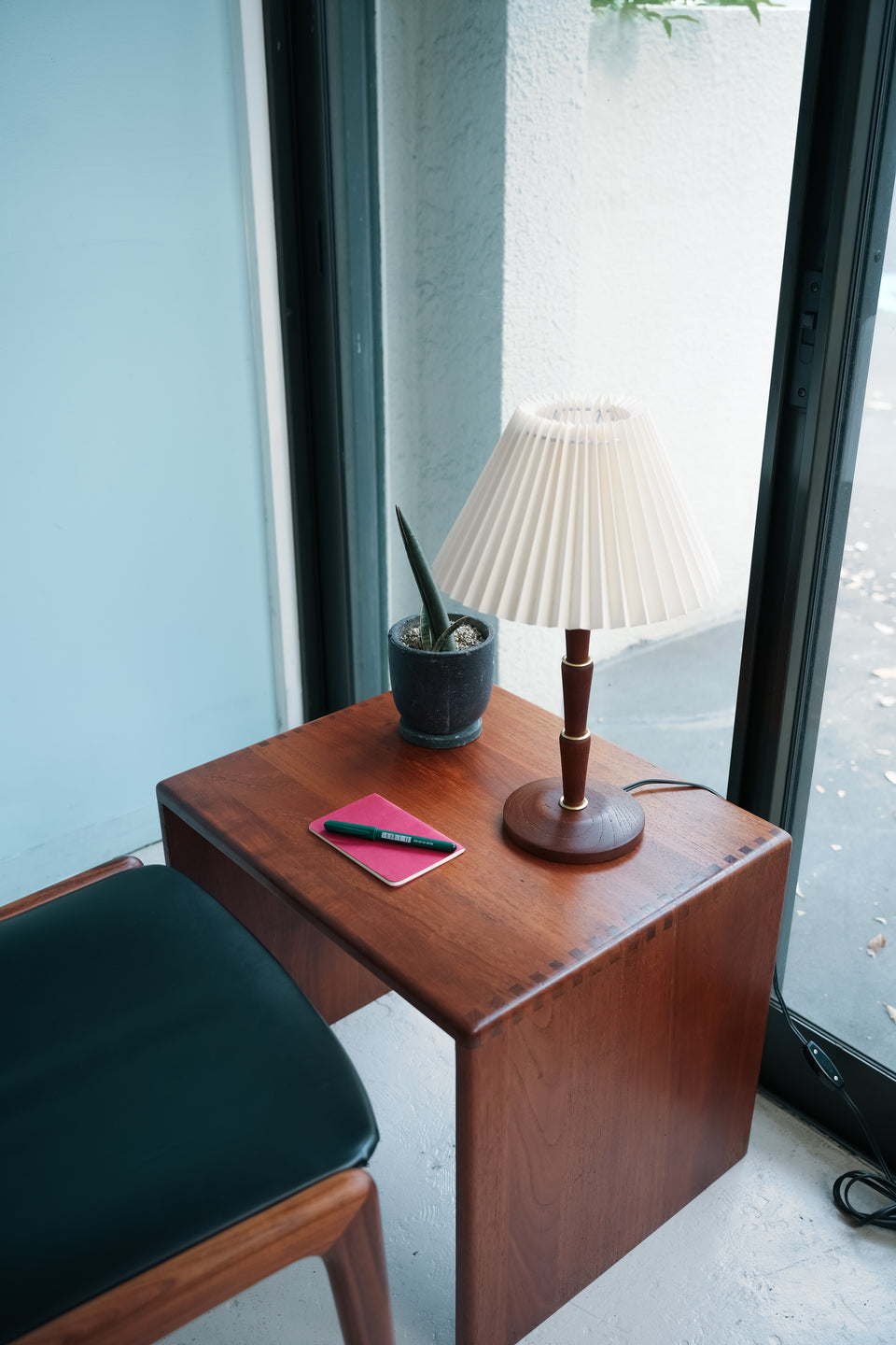 Danish Vintage Teakwood Stand Table Lamp/デンマークヴィンテージ テーブルランプ チーク材 照明 北欧インテリア