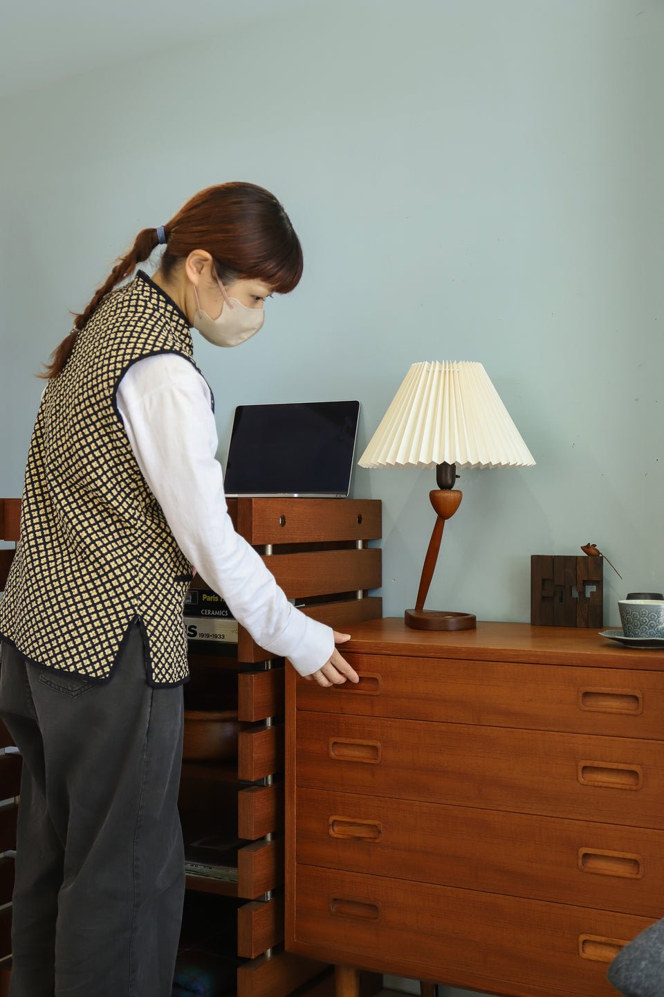 Danish Vintage Teakwood Table Lamp with Tray/デンマークヴィンテージ テーブルランプ トレイ付き チーク材
