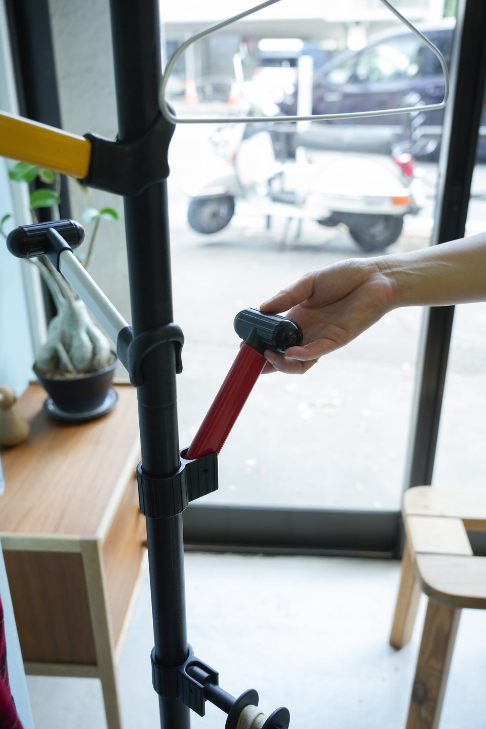 Postmodern Design Pole Hanger Rack/ポストモダンデザイン ポールハンガーラック