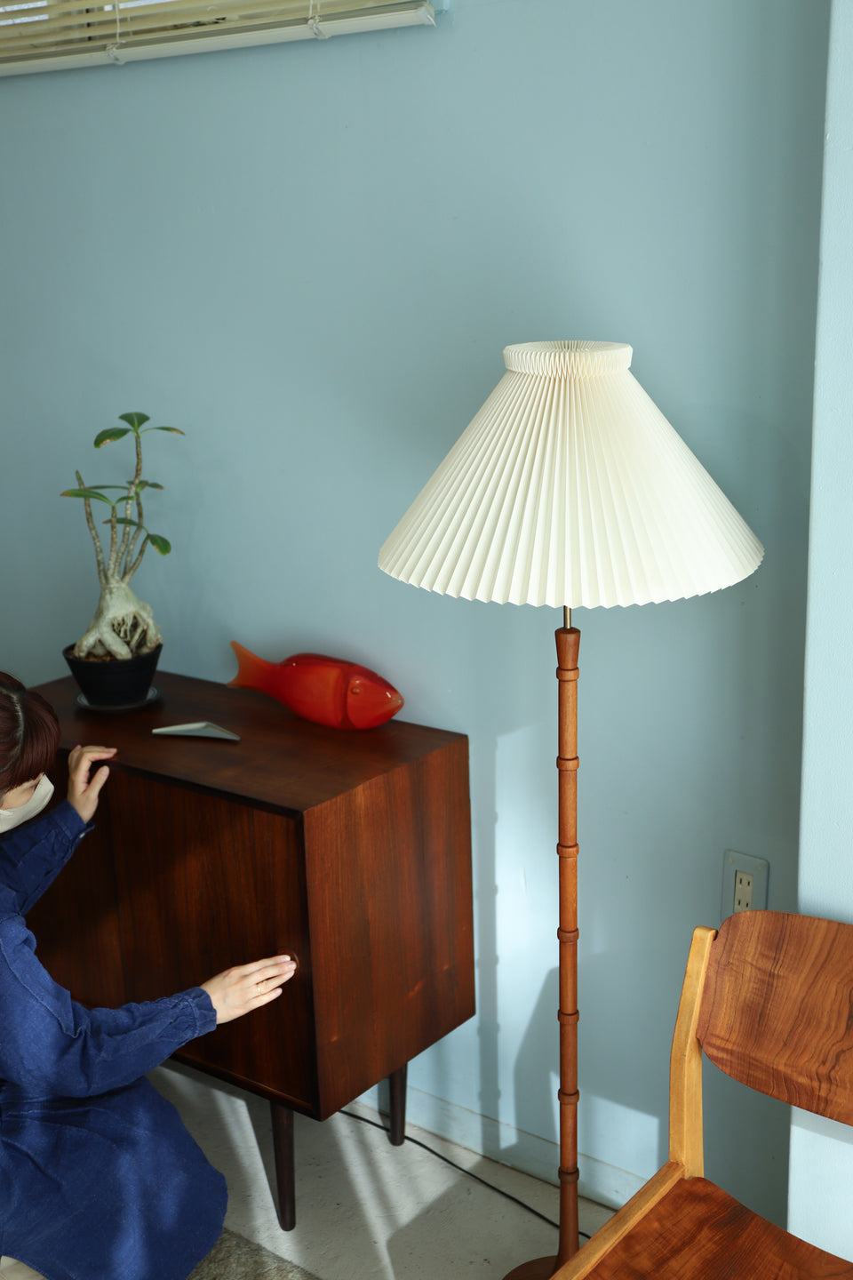 Danish Vintage Teakwood Floor Stand with LE KLINT Shade/デンマークヴィンテージ フロアスタンド チーク材 レクリント 間接照明 北欧インテリア