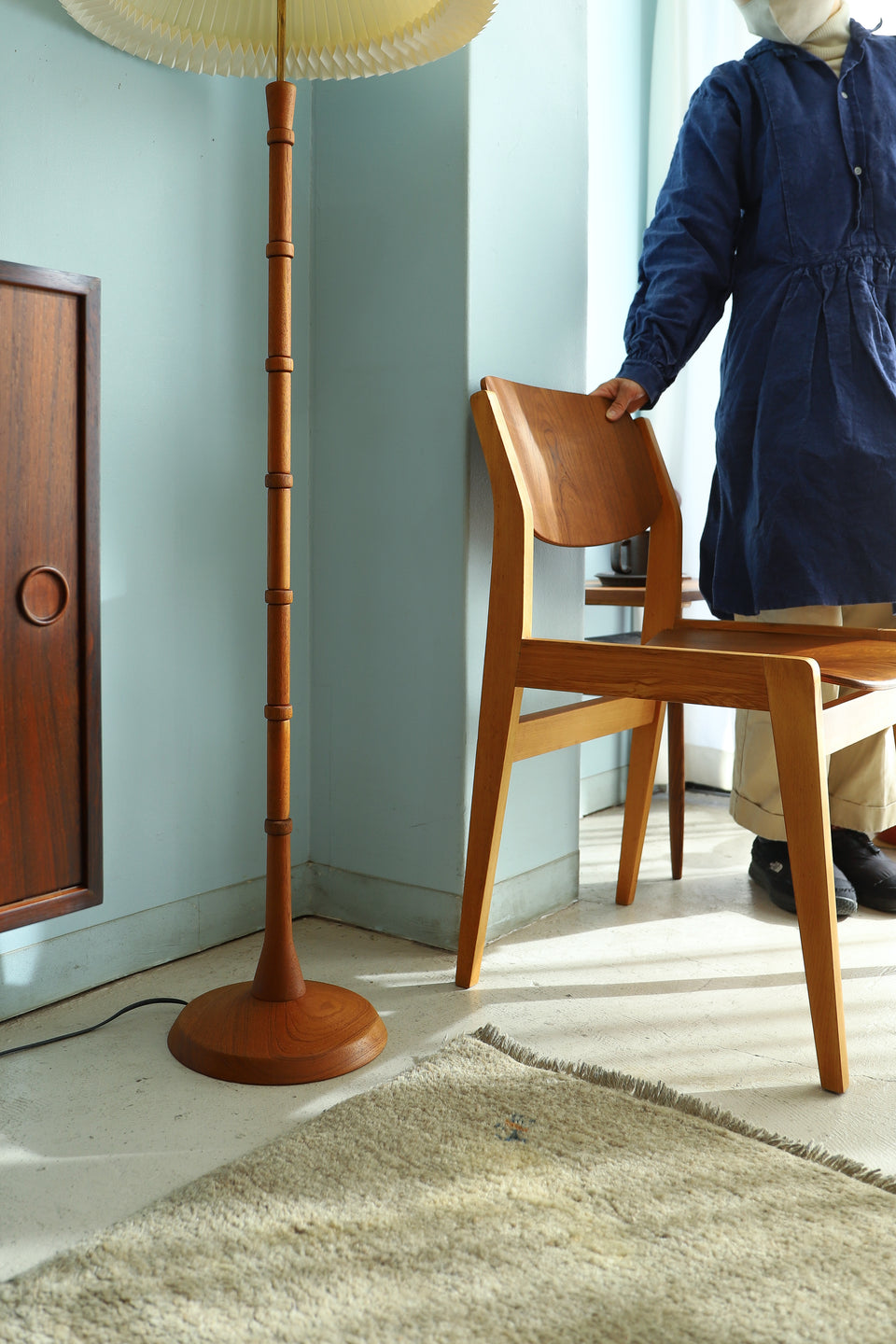 Danish Vintage Teakwood Floor Stand with LE KLINT Shade/デンマークヴィンテージ フロアスタンド チーク材 レクリント 間接照明 北欧インテリア