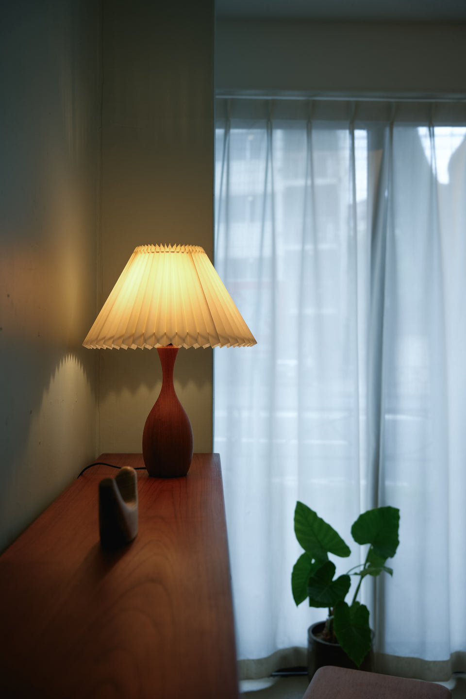 Danish Vintage Table Lamp Teak/デンマークヴィンテージ チーク材 テーブルランプ