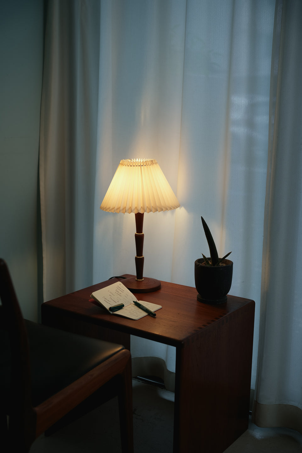 Danish Vintage Teakwood Stand Table Lamp/デンマークヴィンテージ テーブルランプ チーク材 照明 北欧インテリア