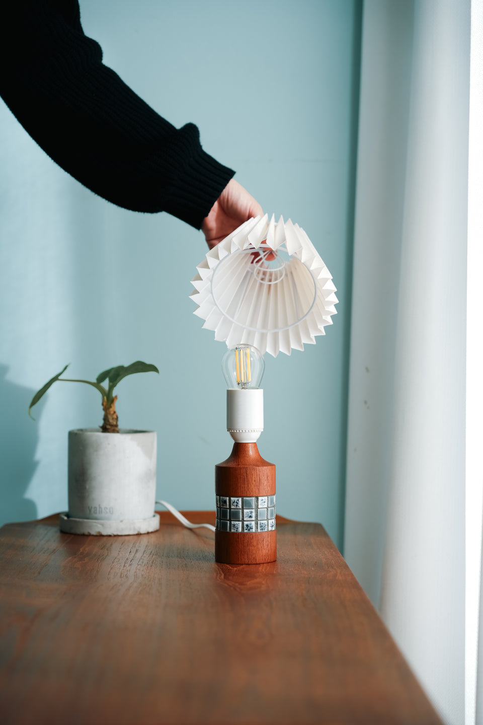 Swedish Vintage Teak and Tile Small Table Lamp/スウェーデンヴィンテージ テーブルランプ チーク材 照明 北欧インテリア