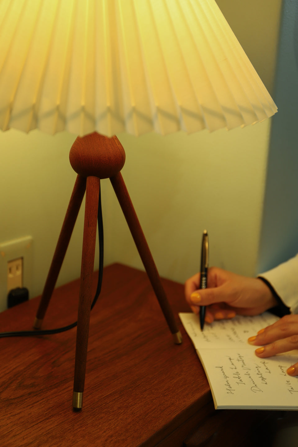 Danish Vintage Tripod Table Lamp Teakwood/デンマークヴィンテージ テーブルランプ チーク材 間接照明 北欧インテリア