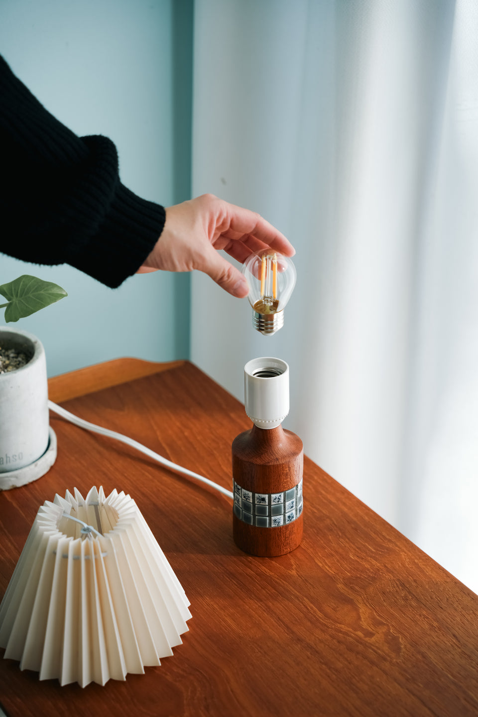 Swedish Vintage Teak and Tile Small Table Lamp/スウェーデンヴィンテージ テーブルランプ チーク材 照明 北欧インテリア