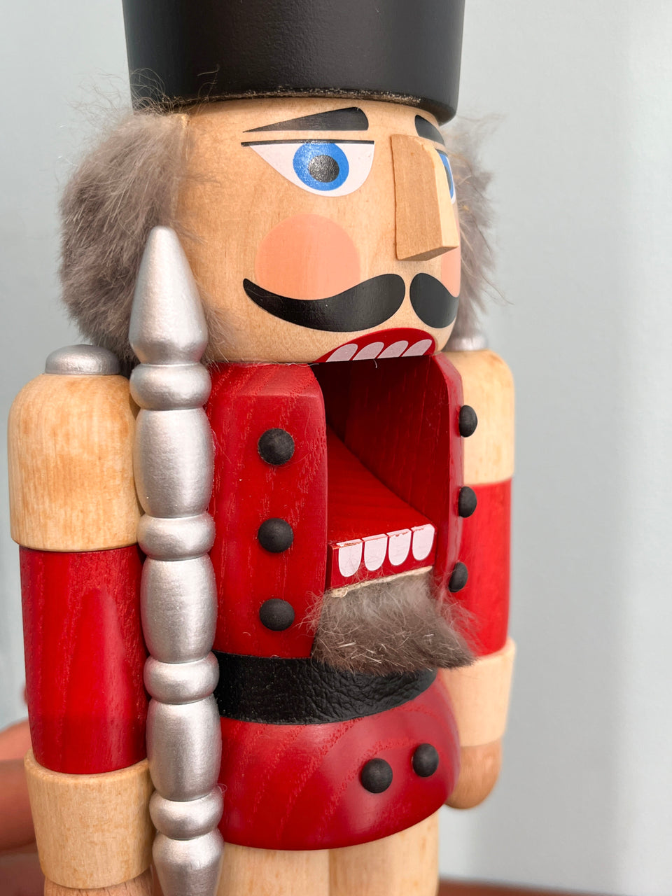 Seiffener Volkskunst Nutcracker/ザイフェナーフォルクスクンスト くるみ割り人形 ドイツ 工芸品Seiffener Volkskunst Nutcracker/ザイフェナーフォルクスクンスト くるみ割り人形 ドイツ 工芸品