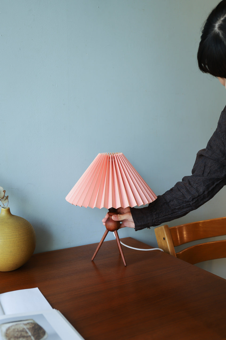 Danish Vintage Teakwood Tripod Table Lamp/デンマークヴィンテージ テーブルランプ チーク材 3本脚 照明 インテリア 北欧モダン