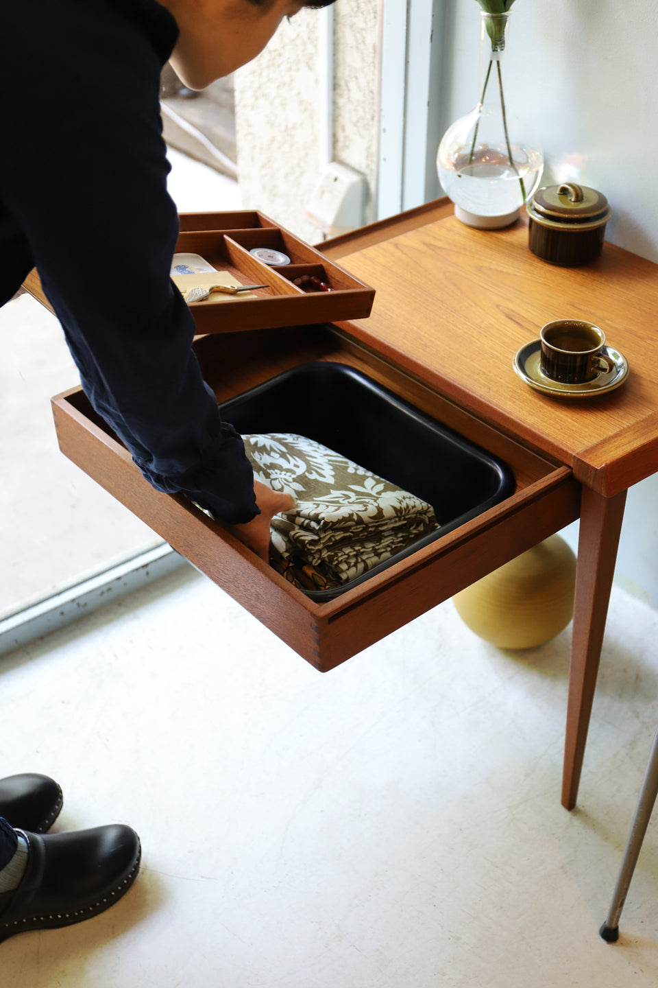 Danish Vintage Sewing Side Table/デンマークヴィンテージ ソーイングテーブル チーク材 モダンデザイン 北欧家具