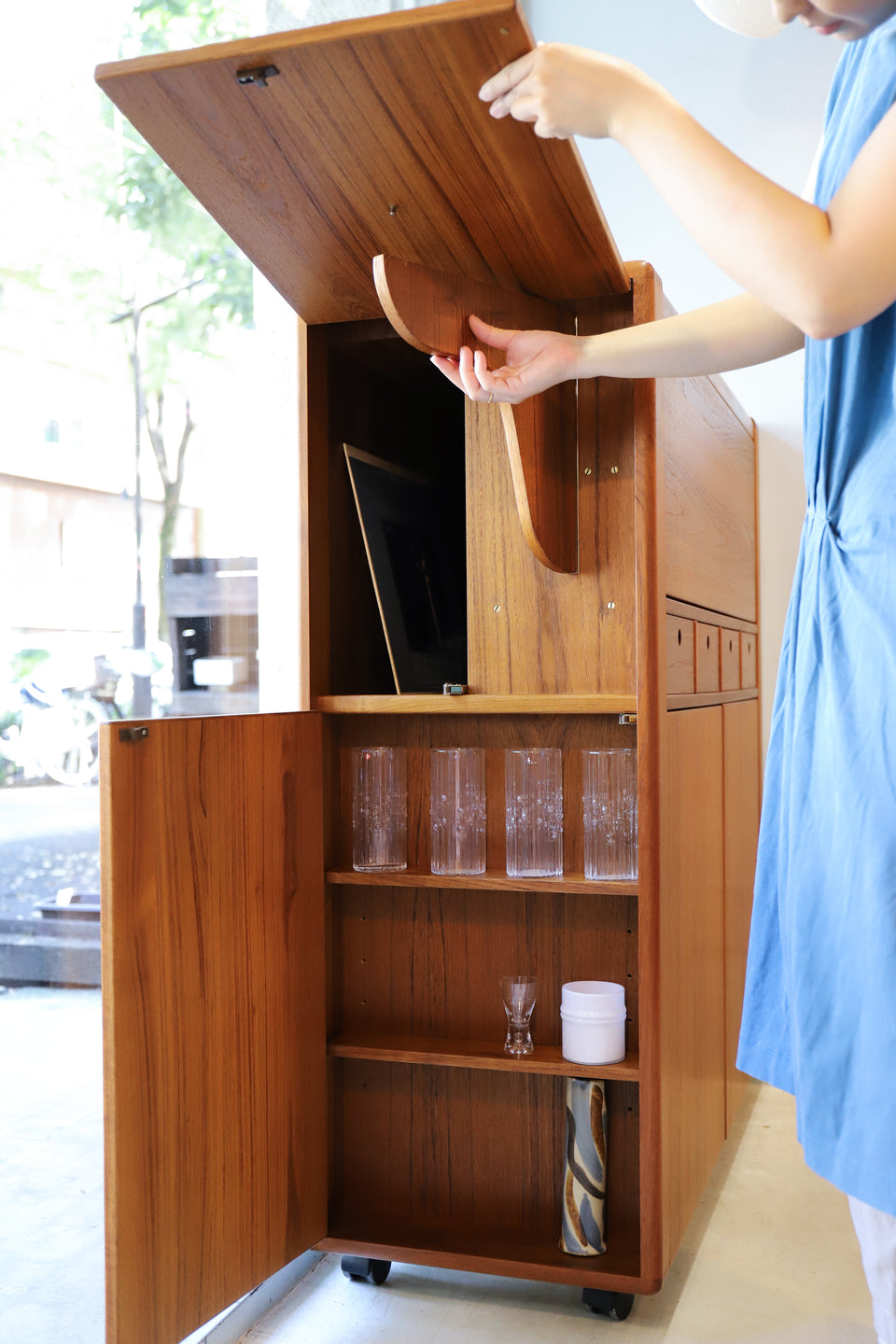 D-Scan Drink Cabinet Teakwood/D-スキャン ドリンクキャビネット 北欧デザイン チーク材