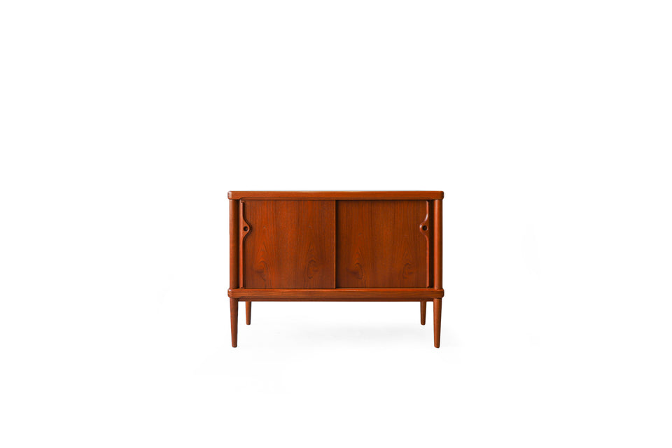 Danish Vintage Teakwood Sideboard/デンマークヴィンテージ チーク材 サイドボード キャビネット 収納家具 北欧モダン
