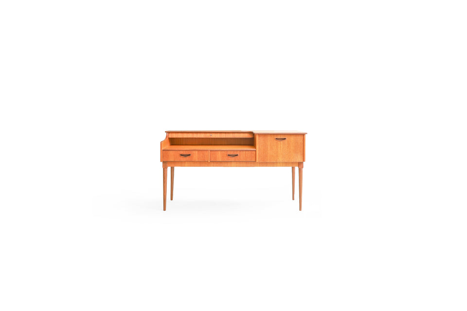 Scandinavian Vintage Sideboard Table/北欧ヴィンテージ サイドボード テーブル ドレッサー