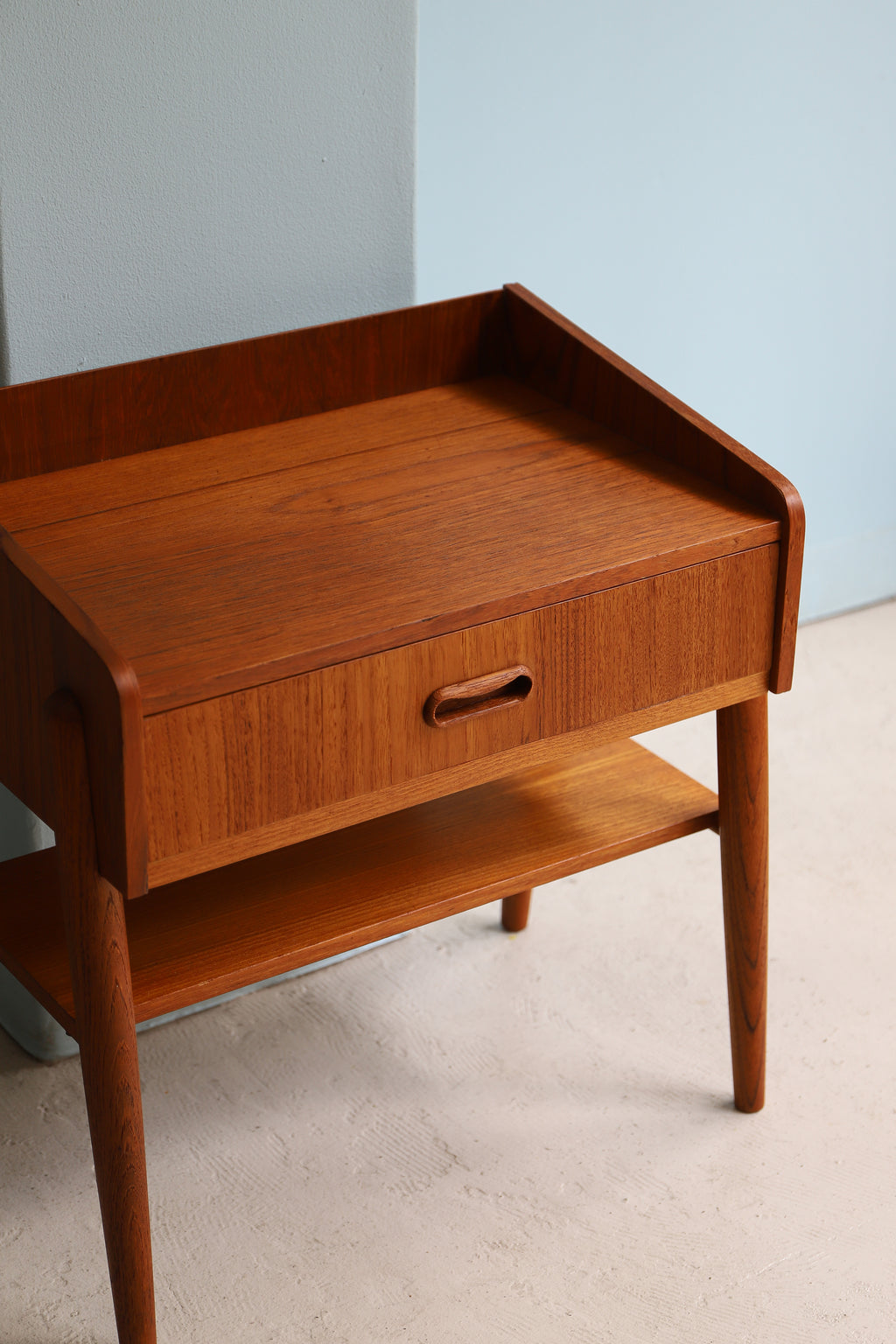 デンマークヴィンテージ サイドテーブル 引き出し付き チーク材 北欧家具/Danish Vintage Side Table with Drawer  – FURUICHI/古一