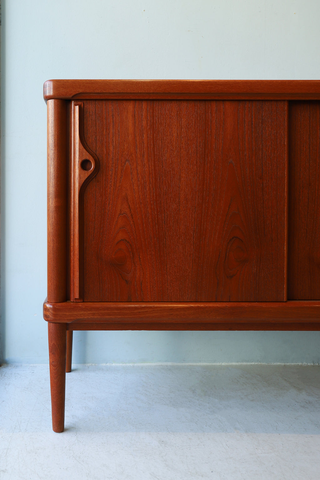 デンマークヴィンテージ チーク材 サイドボード キャビネット 収納家具 北欧モダン/Danish Vintage Teakwood Sideboard  – FURUICHI/古一