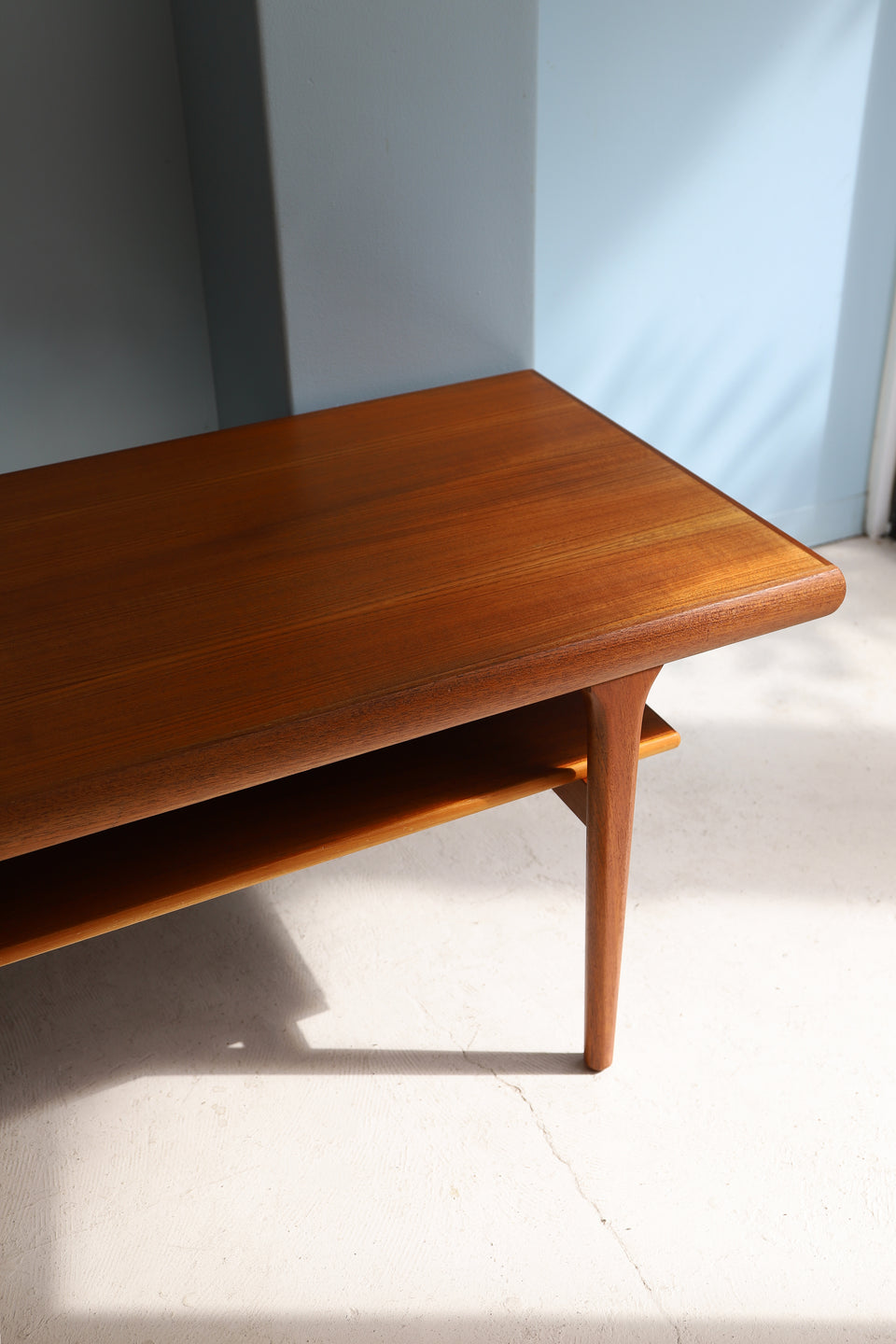 Danish Vintage Teakwood Coffee Table with Shelf/デンマークヴィンテージ コーヒーテーブル チーク材 棚板付き 北欧家具