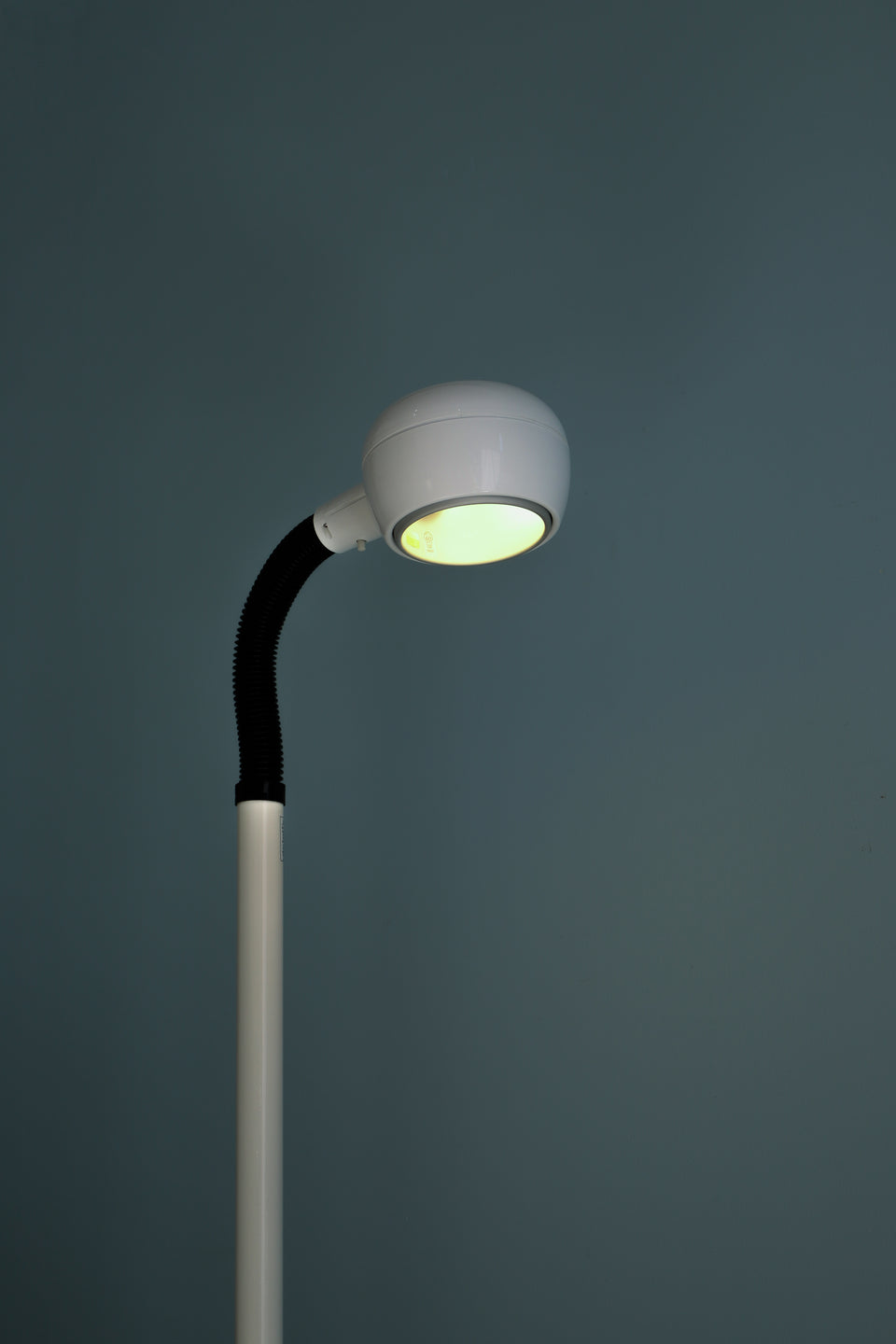 FAGERHULTS Germ Floor Stand Light/ファーゲルハルツ ジャーム フロアスタンドライト 間接照明 北欧デザイン