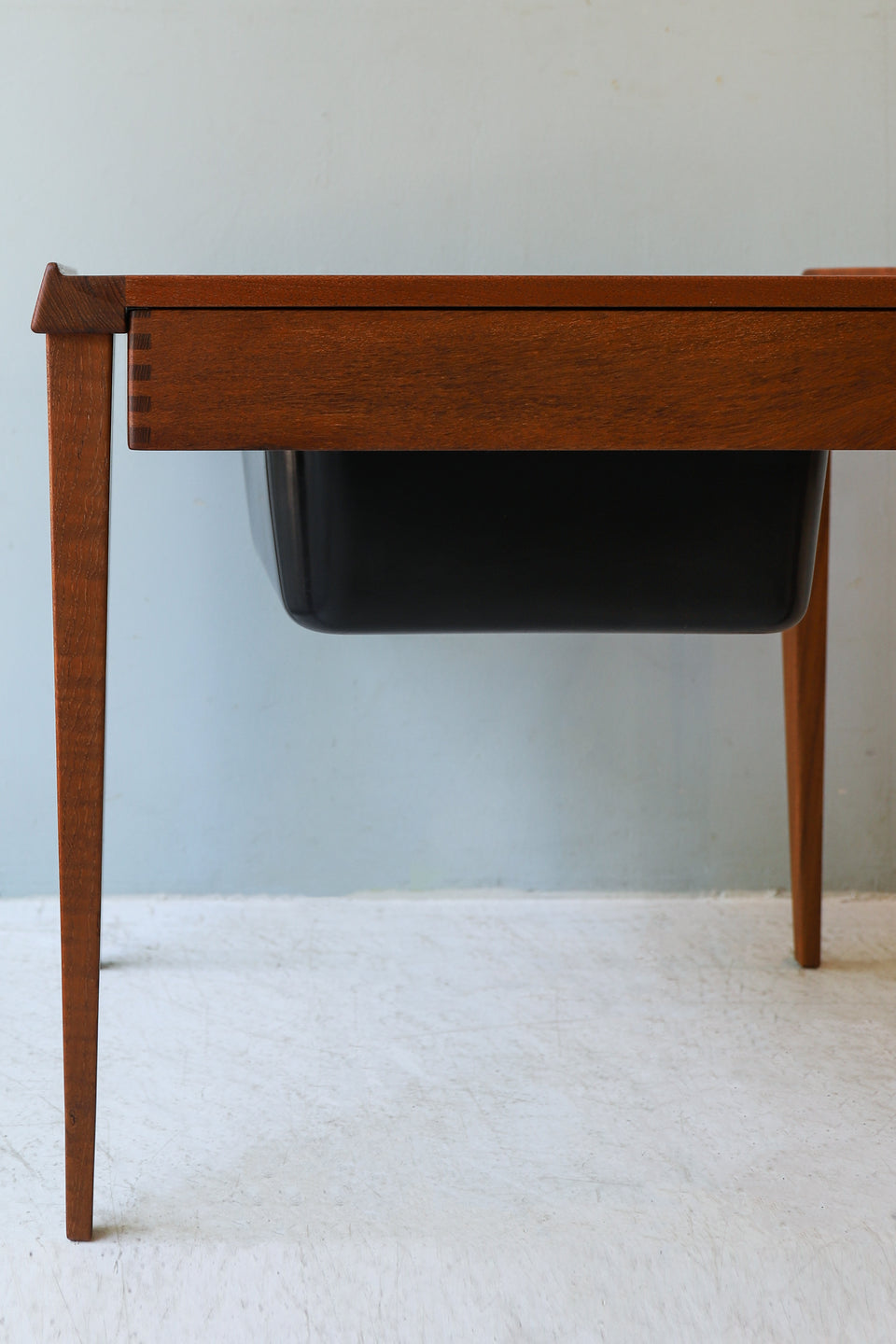 Danish Vintage Sewing Side Table/デンマークヴィンテージ ソーイングテーブル チーク材 モダンデザイン 北欧家具