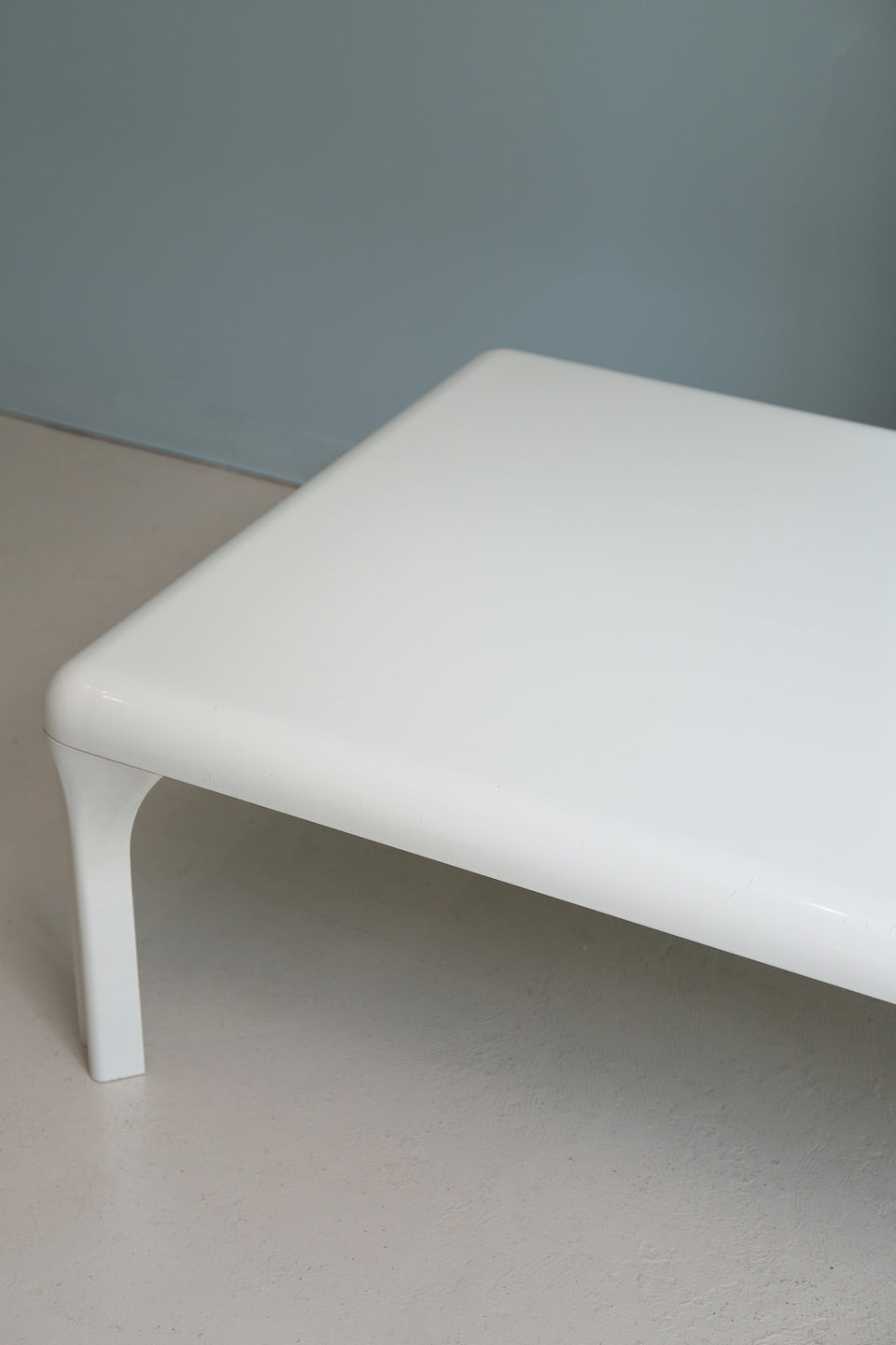 Artemide STUDIO 120 Low Table Vico Magistretti FRP/アルテミデ スタジオ120 ヴィコ・マジストレッティ ローテーブル プラスチック イタリアンモダン
