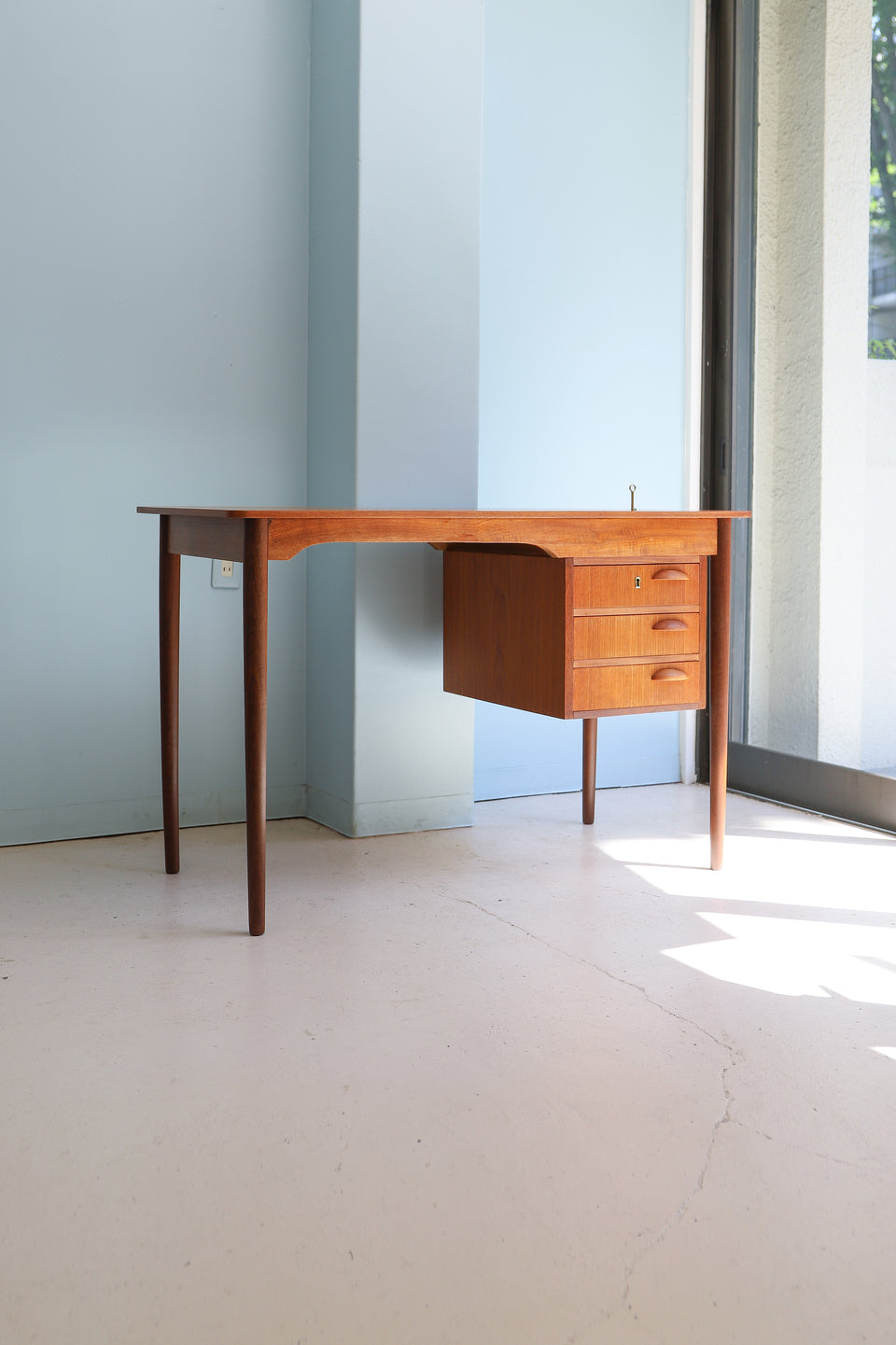 Danish Vintage Single Pedestal Desk/デンマークヴィンテージ デスク 片袖 机 チーク材 北欧家具