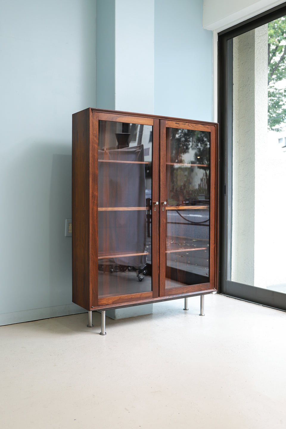 Scandinavian Vintage Rosewood Glass Cabinet/北欧ヴィンテージ ガラスキャビネット ローズウッド ディスプレイ 収納家具