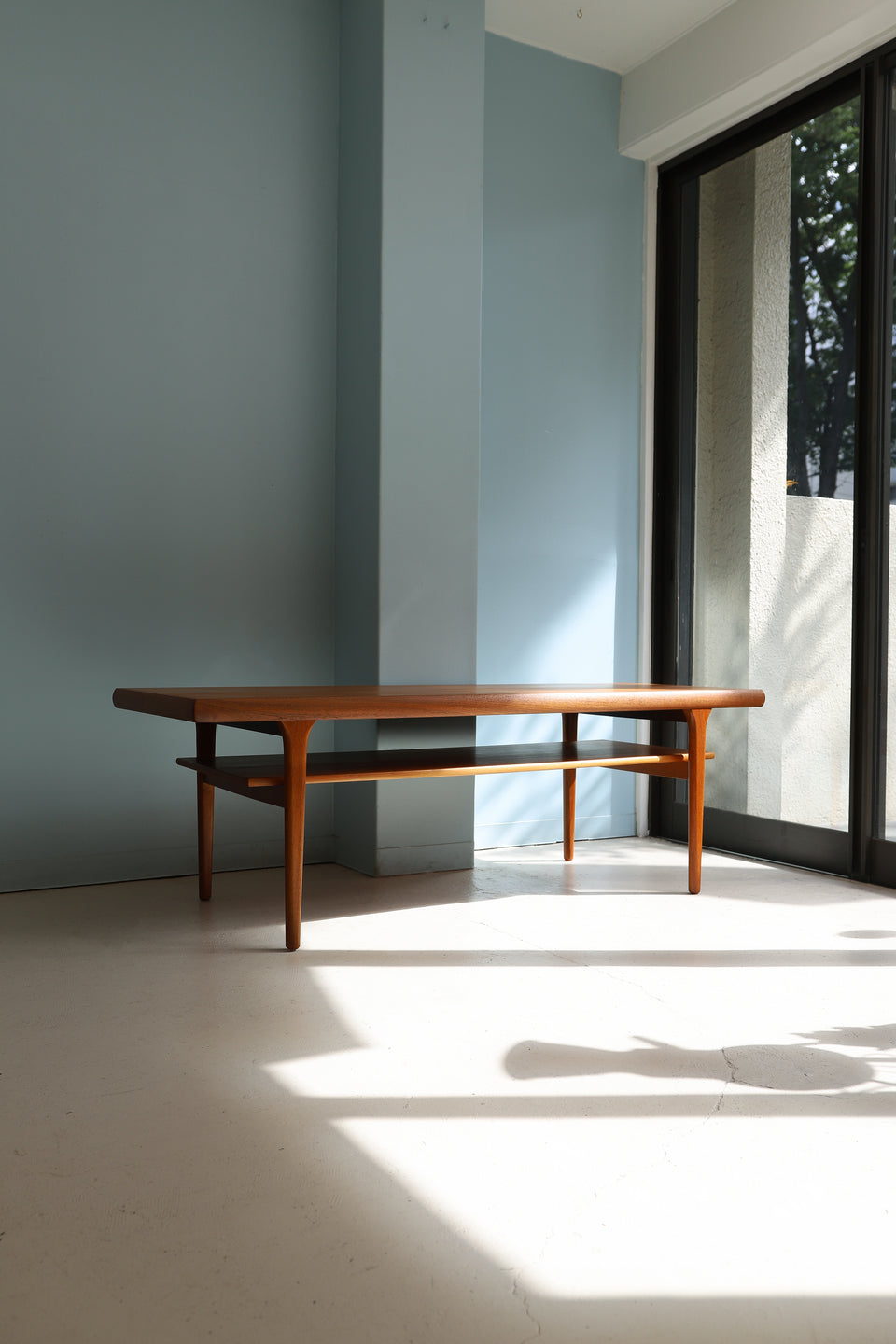Danish Vintage Teakwood Coffee Table with Shelf/デンマークヴィンテージ コーヒーテーブル チーク材 棚板付き 北欧家具