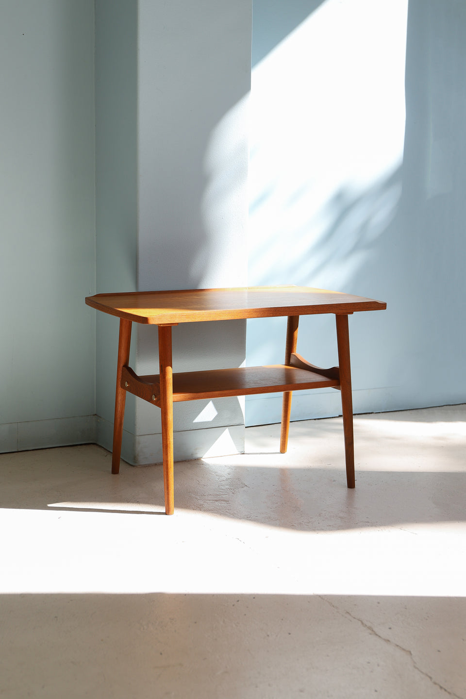 Scandinavian Vintage Side Table with Shelf/北欧ヴィンテージ サイドテーブル チーク材 棚板付き