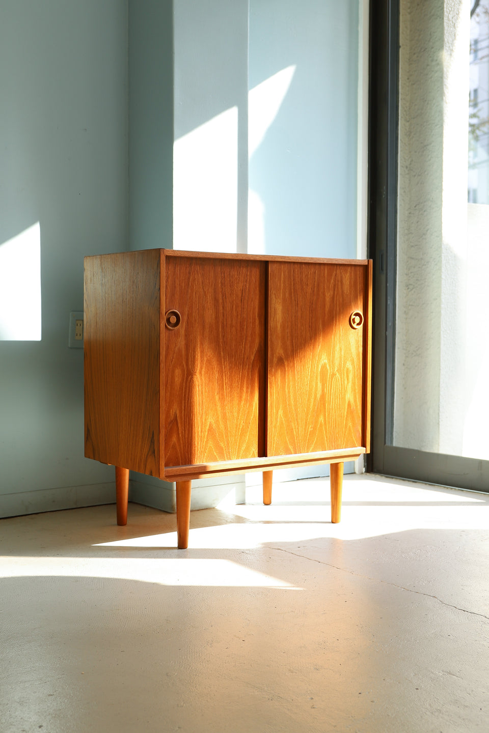 Danish Vintage Cabinet Small Sideboard/デンマークヴィンテージ キャビネット スモールサイドボード チーク材 北欧家具