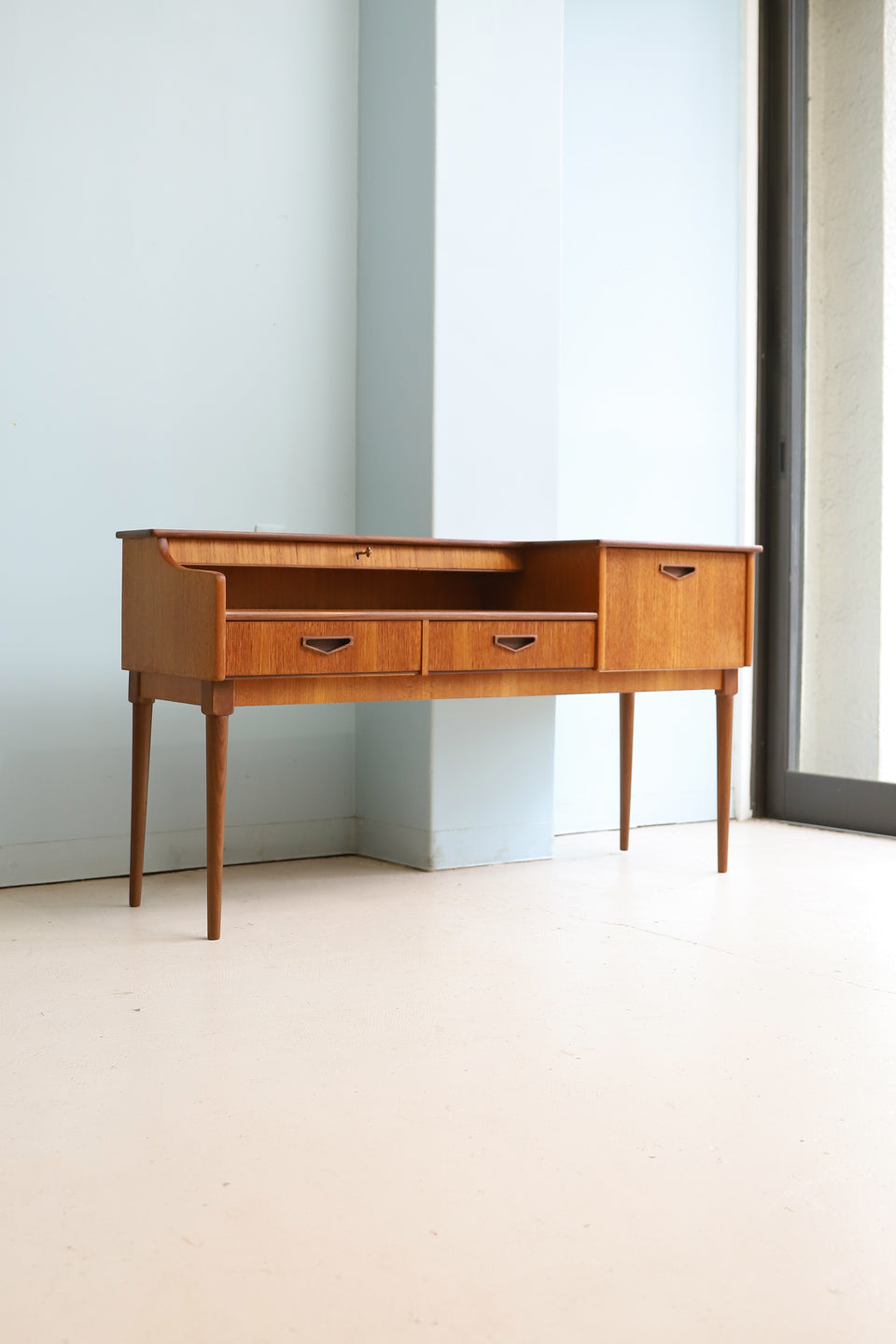 Scandinavian Vintage Sideboard Table/北欧ヴィンテージ サイドボード テーブル ドレッサー