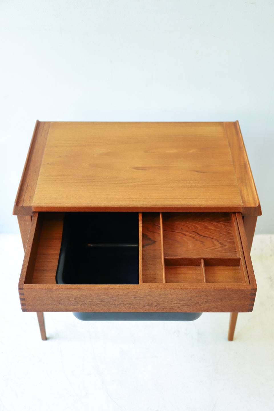 Danish Vintage Sewing Side Table/デンマークヴィンテージ ソーイングテーブル チーク材 モダンデザイン 北欧家具