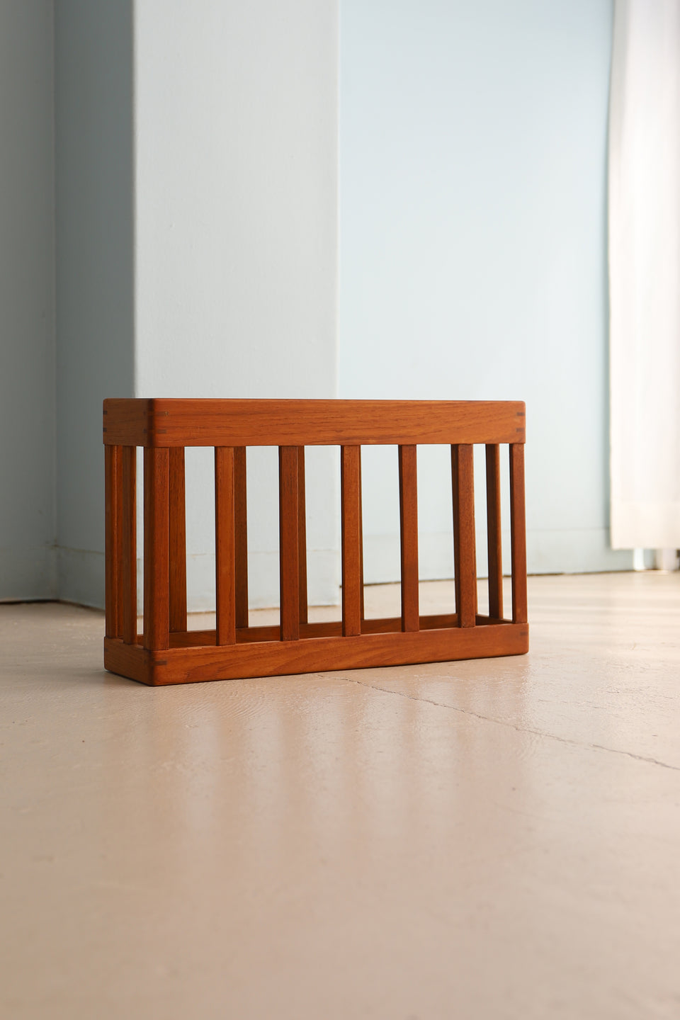 Danish Vintage Teakwood Magazine Rack/デンマークヴィンテージ マガジンラック チーク材 北欧インテリア